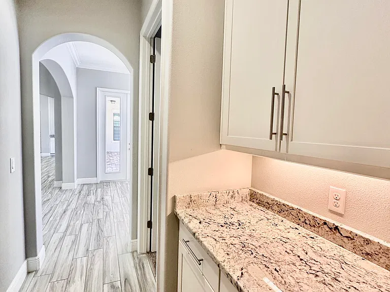 2523 Rodina Dr — Photo 14