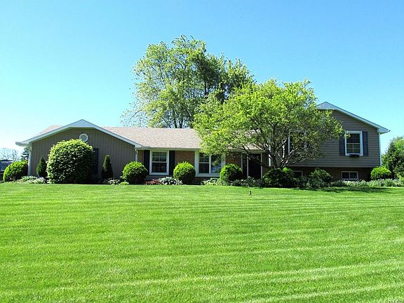 3rd image of 35 Hawthorne Glen Trl