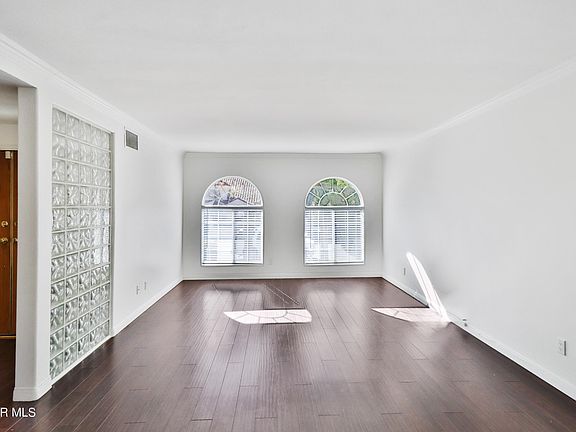 3rd image of 20215 Leadwell St