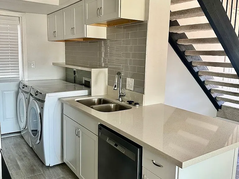 1504 E Indianola Ave — Photo 4