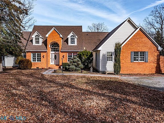 4th image of 451 Witch Duck Ln