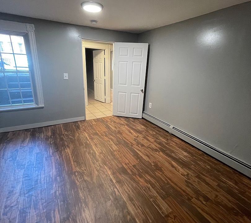 1st image of 11 Benkard Ave APT 1