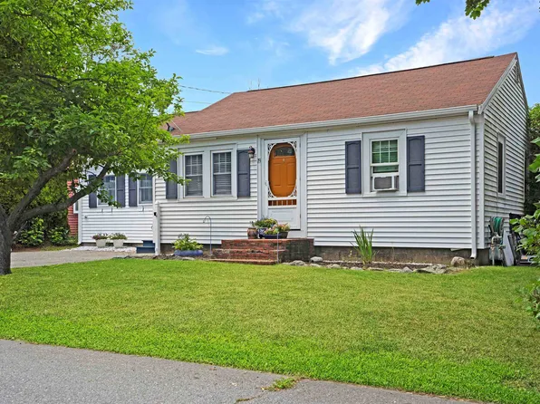 19 Hackett Lane, Hampton, NH 03842