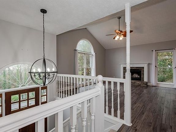 5th image of 320 Scarlett Ln