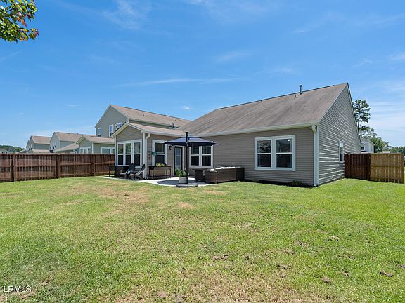 3rd image of 16 Whitewater Way
