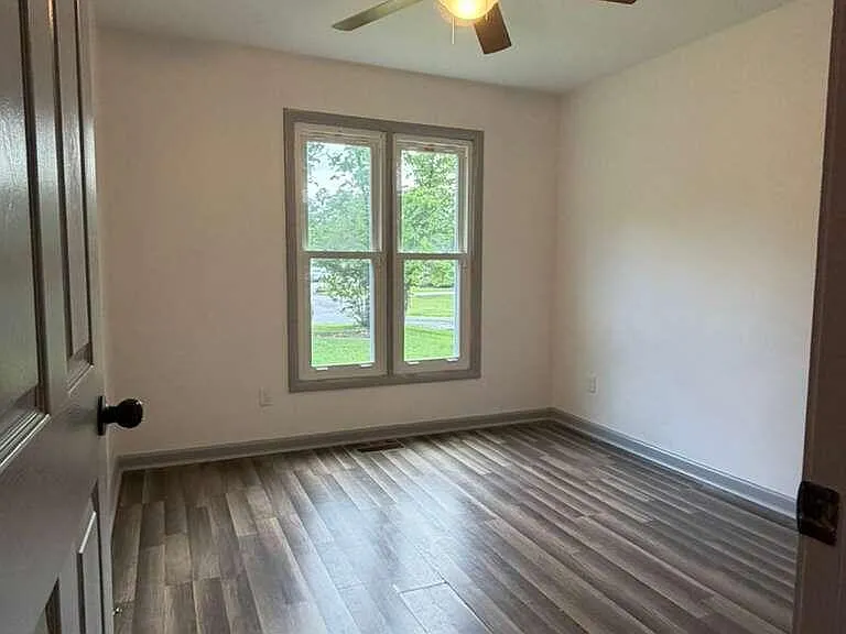 206 Little John Ln — Photo 3