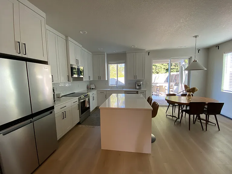 9909 NE 44th Ct — Photo 2