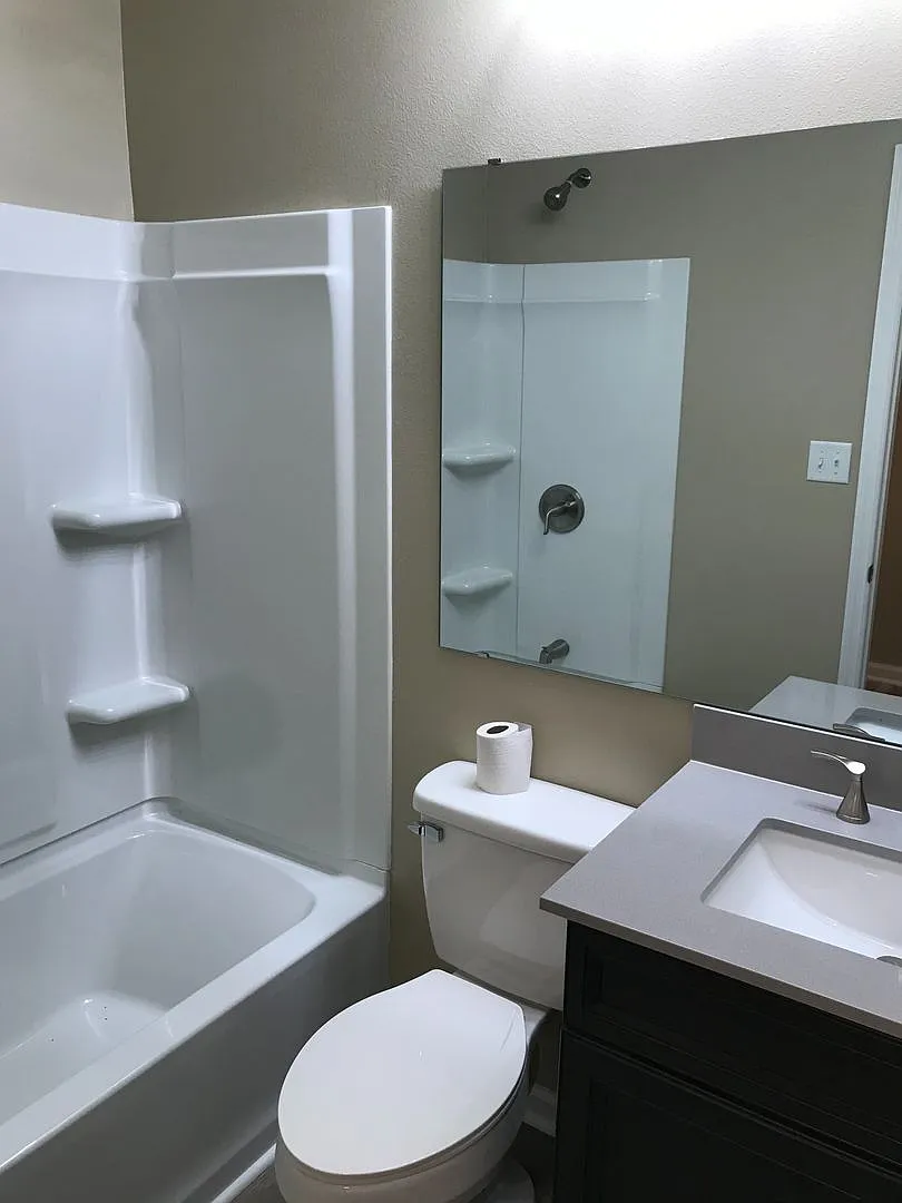 Why rent an apartment, when you can live in a house? Now Available for August 2027!! — Photo 3