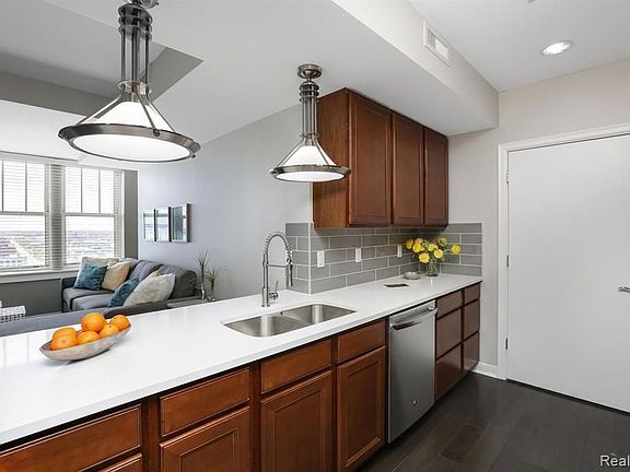 5th image of 525 W Lafayette Blvd Unit 18C