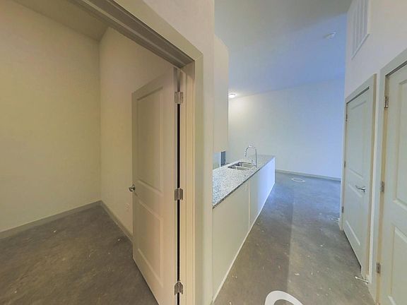 4th image of 1010 E 5th St #639