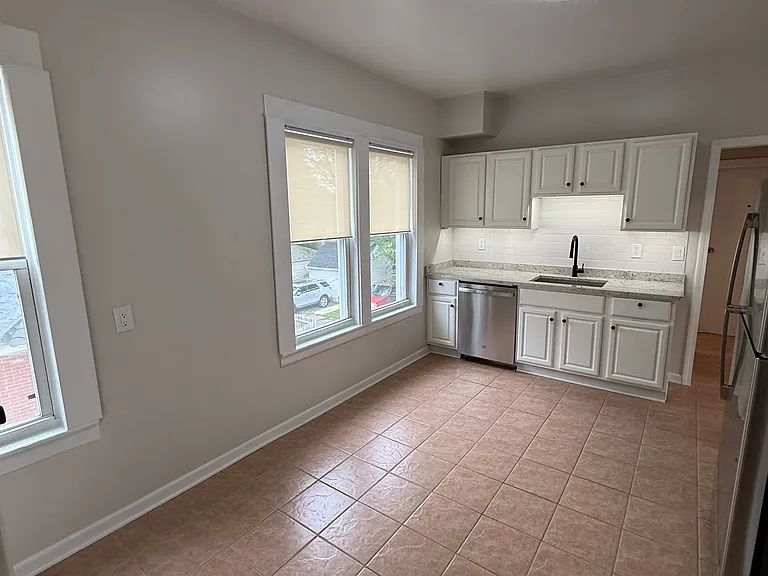 180 Burritt Ave #2 — Photo 8