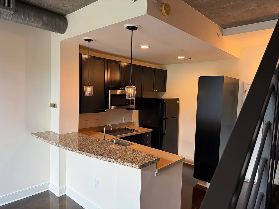 710 W Trade St #302