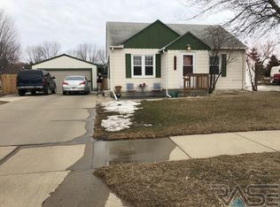 3022 N Presentation Ct, Sioux Falls, SD 57104