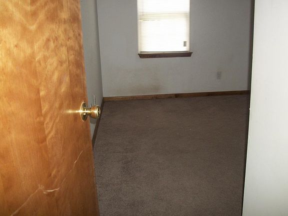 3rd image of 1118 B Brownlea Dr