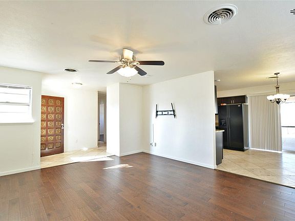 2nd image of 3104 Mandell Cir