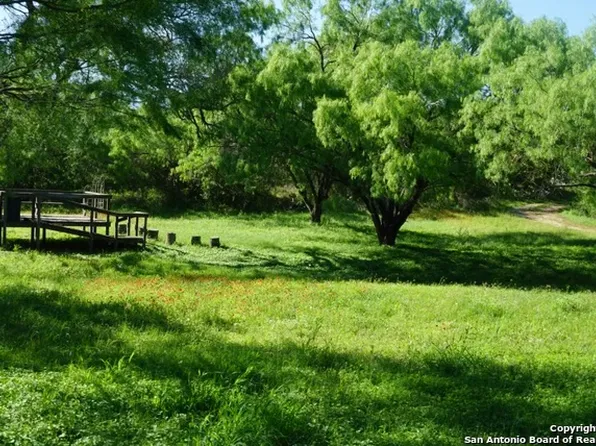 4711 E FM 462, Pearsall, TX 78061