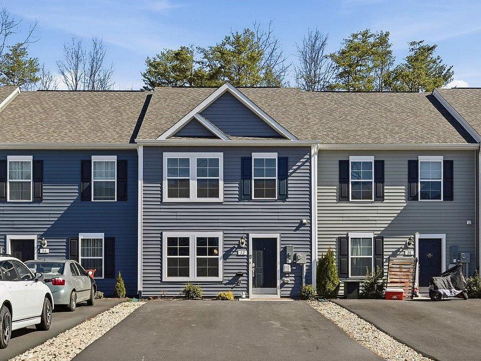 1st image of 32 Pitch Pine Ct