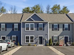 32 Pitch Pine Ct, Bunker Hill, WV 25413
