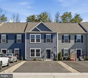 32 Pitch Pine Ct, Bunker Hill, WV, 25413