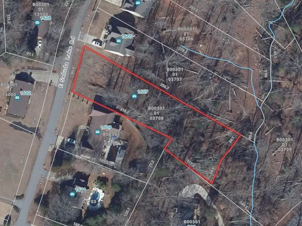 1607 E Saluda Lake Rd, Greenville, SC 29611