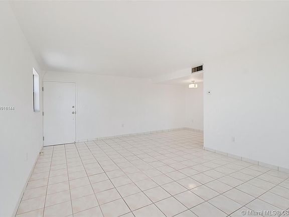 4th image of 1334 Collins Ave APT 601