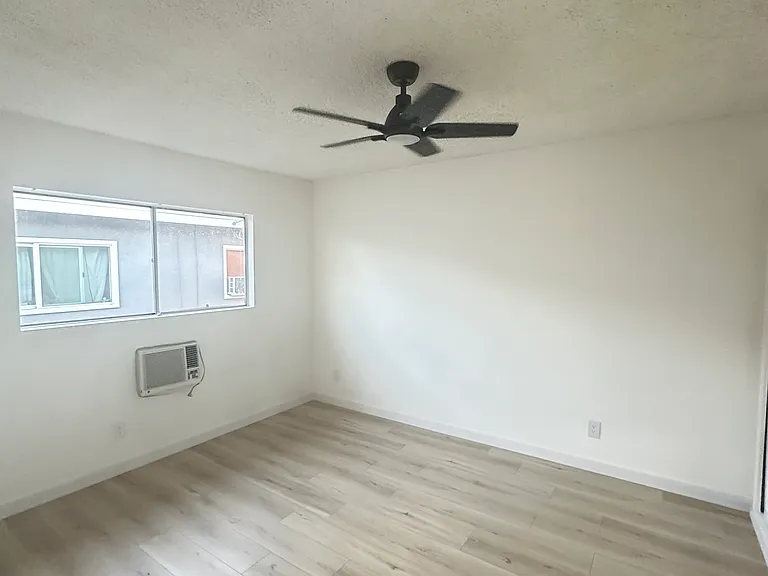 8010 Owensmouth Ave #7 — Photo 4