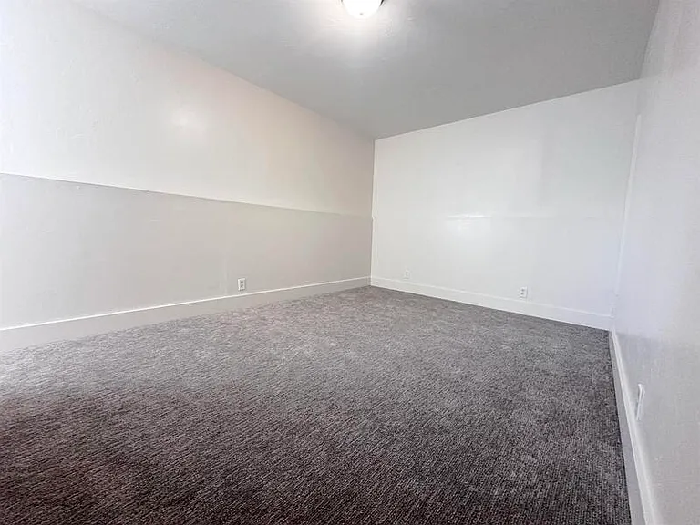 327 N 270 W — Photo 15
