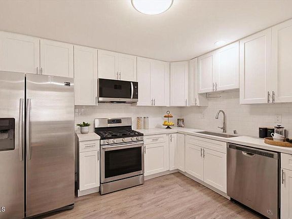 3rd image of 10720 Ohio Ave APT 1