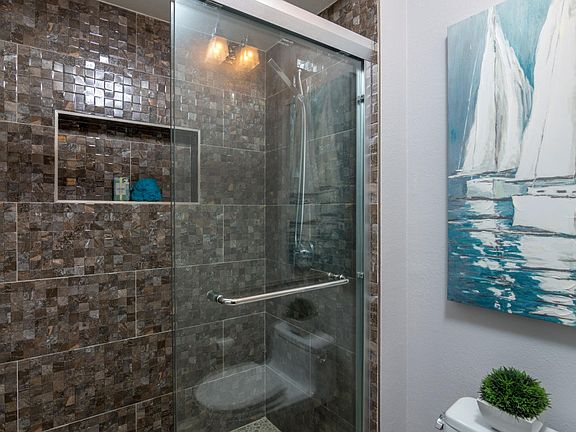 4th image of 410 Sheridan Ave APT 446