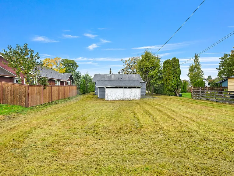 1056 Harrison Ave — Photo 13