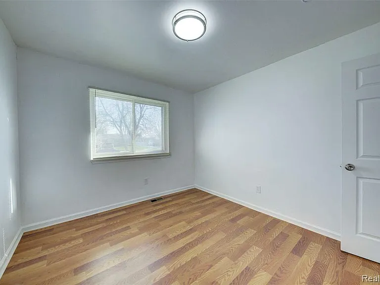 35030 Michelle Dr — Photo 32