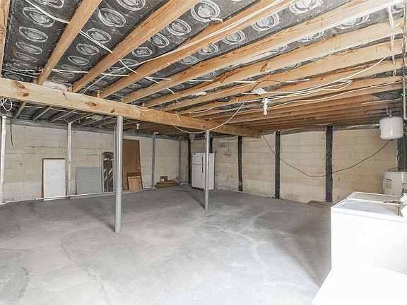 4th image of 601 Broce Dr