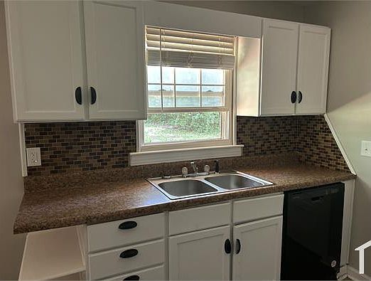 3rd image of 1101 Devine Dr #1