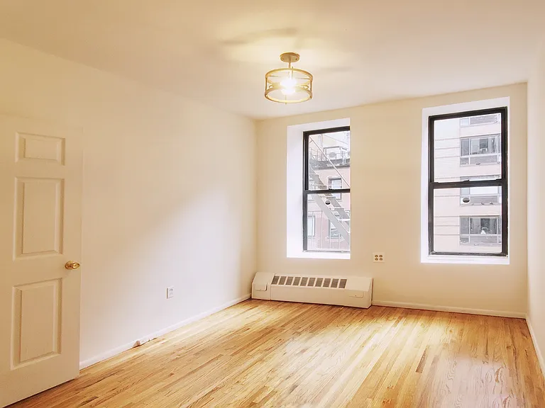 306 W 51st St #3D — Photo 4