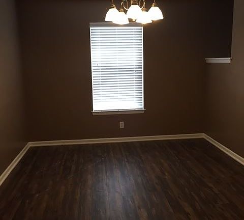 3rd image of 124 Bentwood Dr