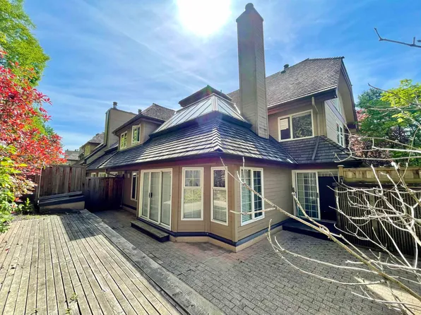 3980 Canada Way #27, Burnaby, BC V5G 1G7