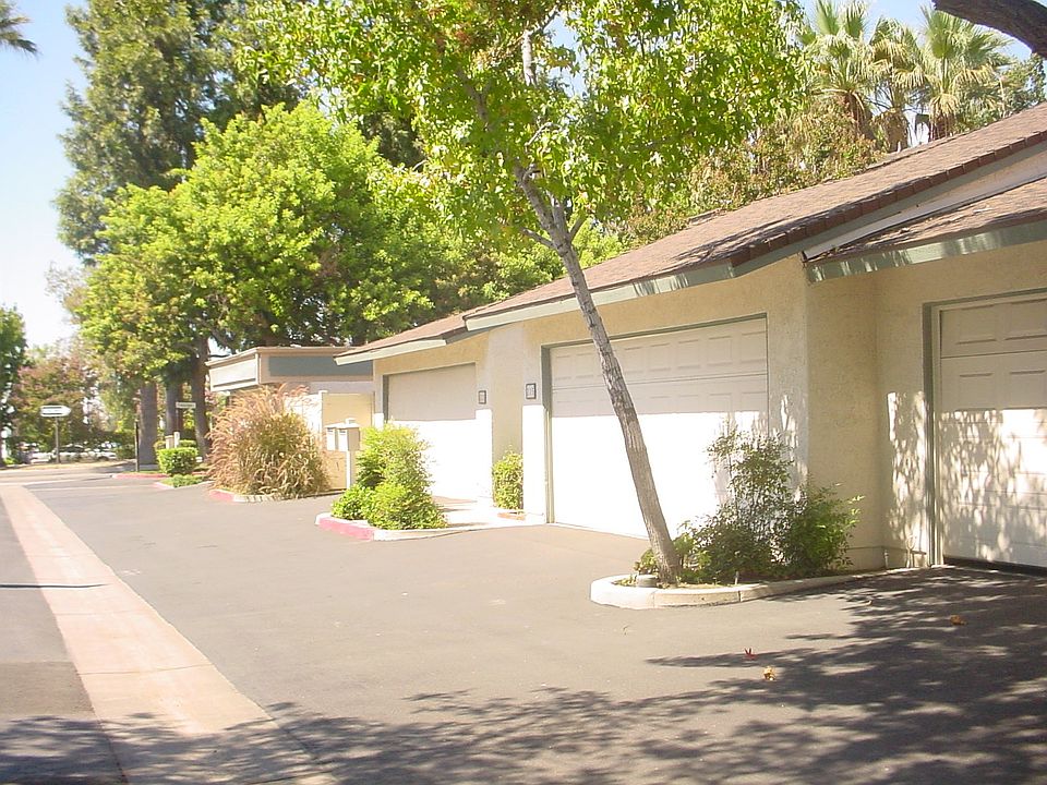 2nd image of 811 E Pepper Tree Dr