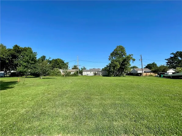 24 Keane Dr, Chalmette, LA 70043