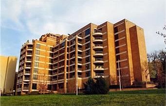 4th image of 433 Ward Pkwy Unit 7W