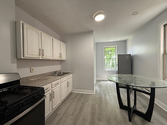 2nd image of 34 Clerk St #19