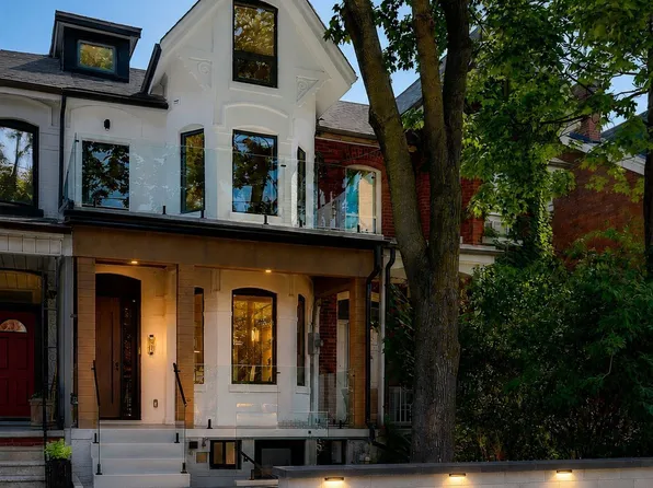 385 Manning Ave, Toronto, ON M6G 2V6