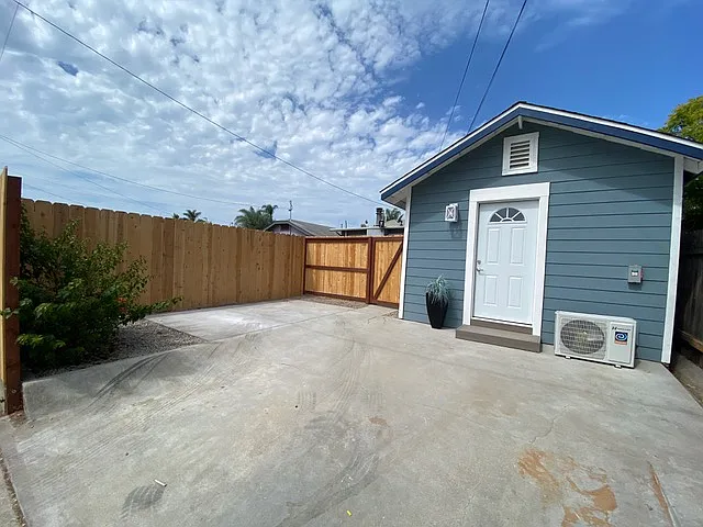 3203 Felton St — Photo 3