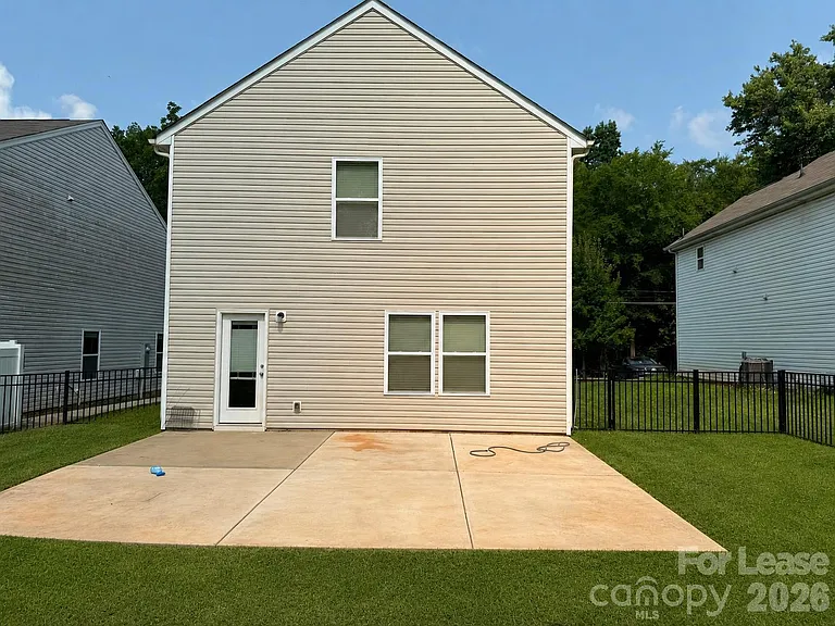 3220 Capitol Dr — Photo 15