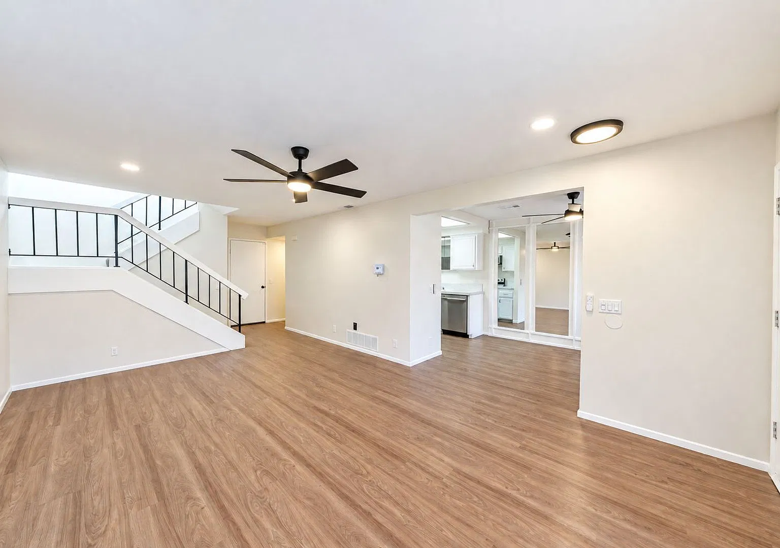 Great Location, Close to Disney 3 Bedrooms TownHome — Photo 4
