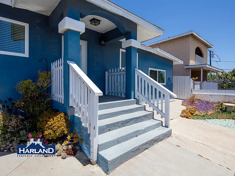 3240 Franklin Ave — Photo 13