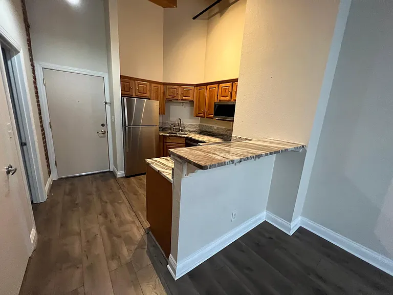 308 W 8th St #215 — Photo 5