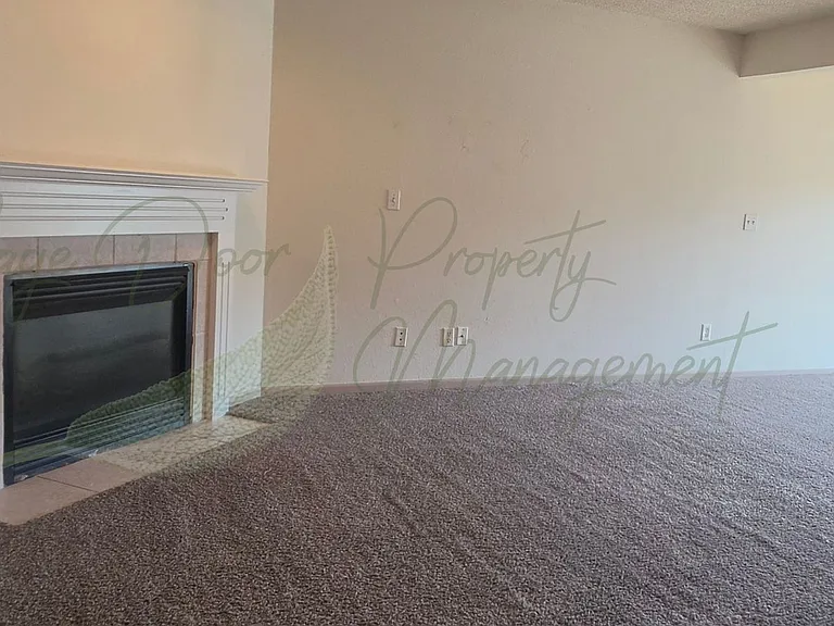 204 NE Sunshine St #A-D — Photo 2