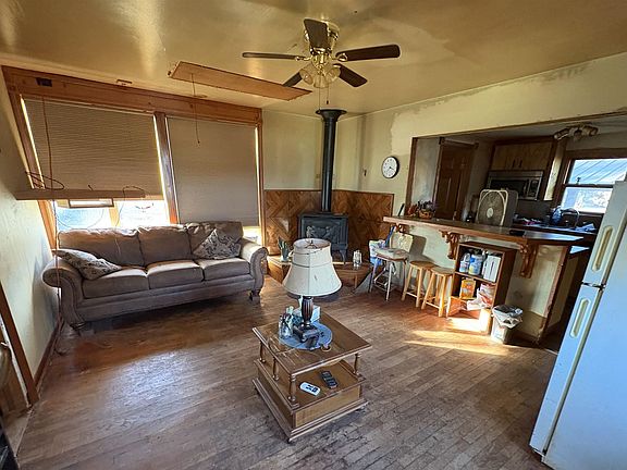3rd image of 215 Main St