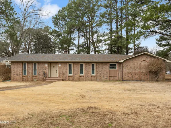 206 Clearview Dr, Senatobia, MS 38668