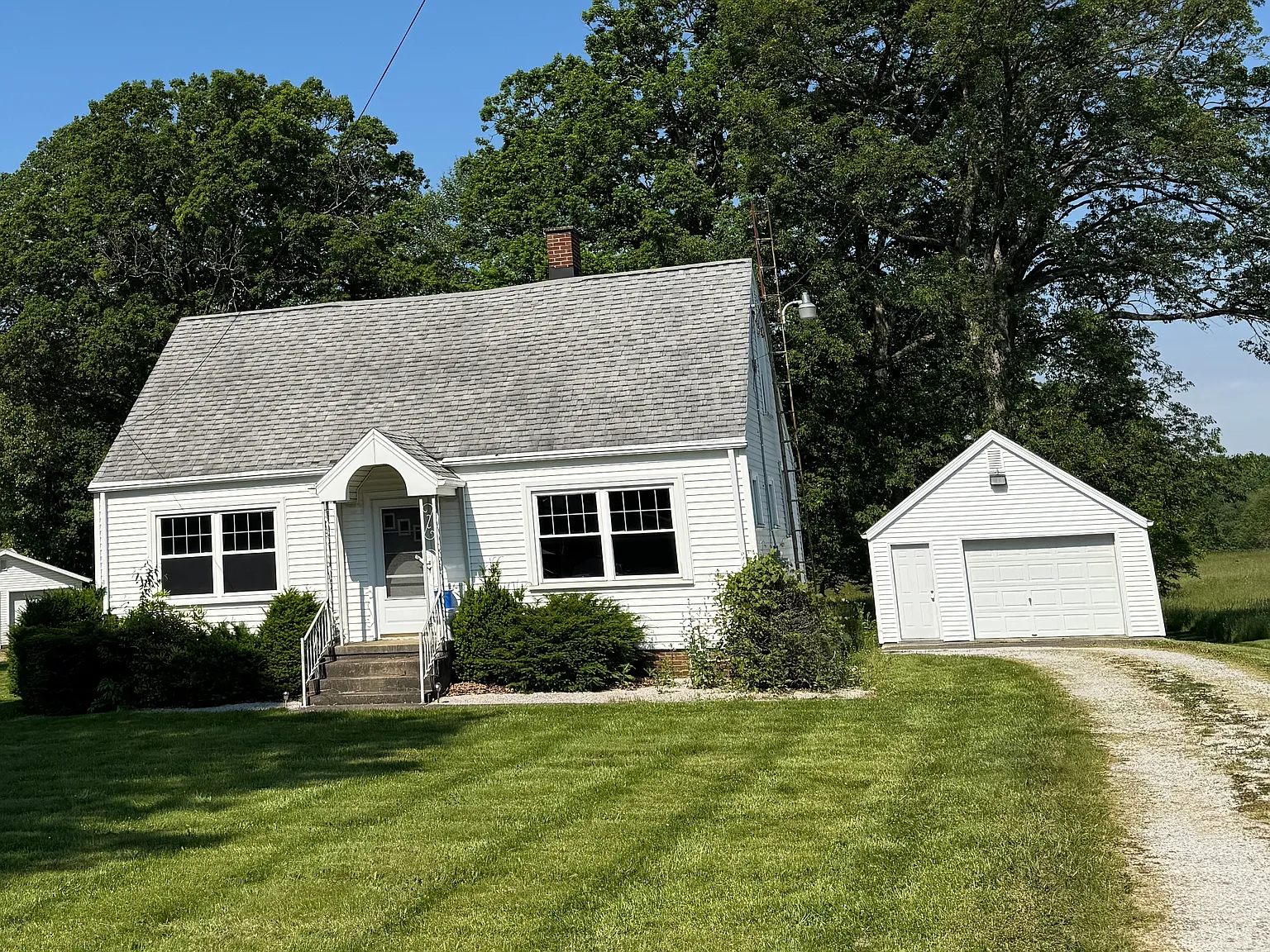 2233 Genoa Ave SW — Photo 2